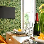 Cozy Center Apartament Como